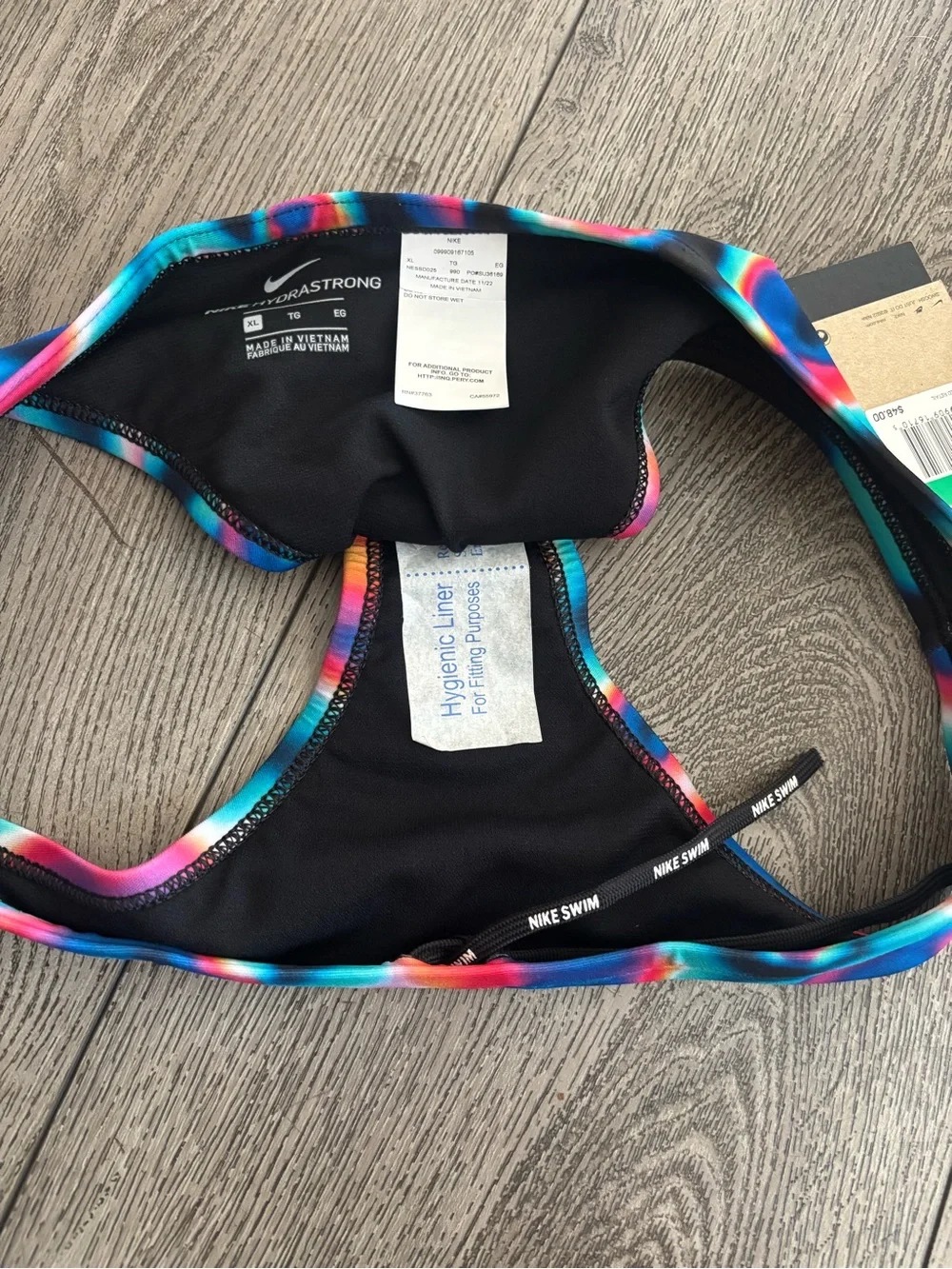 Nike vibrant tie